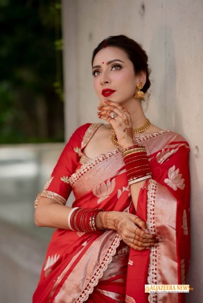 দুর্গাপূজার সপ্তমীতে লাল শাড়িতে মোহময়ী বিদ্যা সিনহা মিম, ফেসবুকে প্রকাশ করলেন ৮টি ছবি