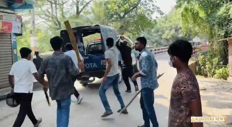 গোপালগঞ্জে নিষিদ্ধ ছাত্রলীগ ও যুবলীগের মিছিল থেকে পুলিশের ওপর হামলা, গাড়ি ভাঙচুরসহ আহত ৩